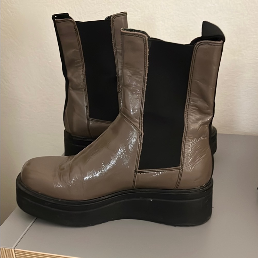 Vagabond Brown Chelsea Boots, Size US6/EU36.